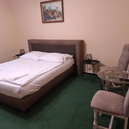 Hotel Malwa Ostrow Wielkopolski Bagian luar foto