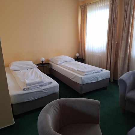 Hotel Malwa Ostrow Wielkopolski Bagian luar foto