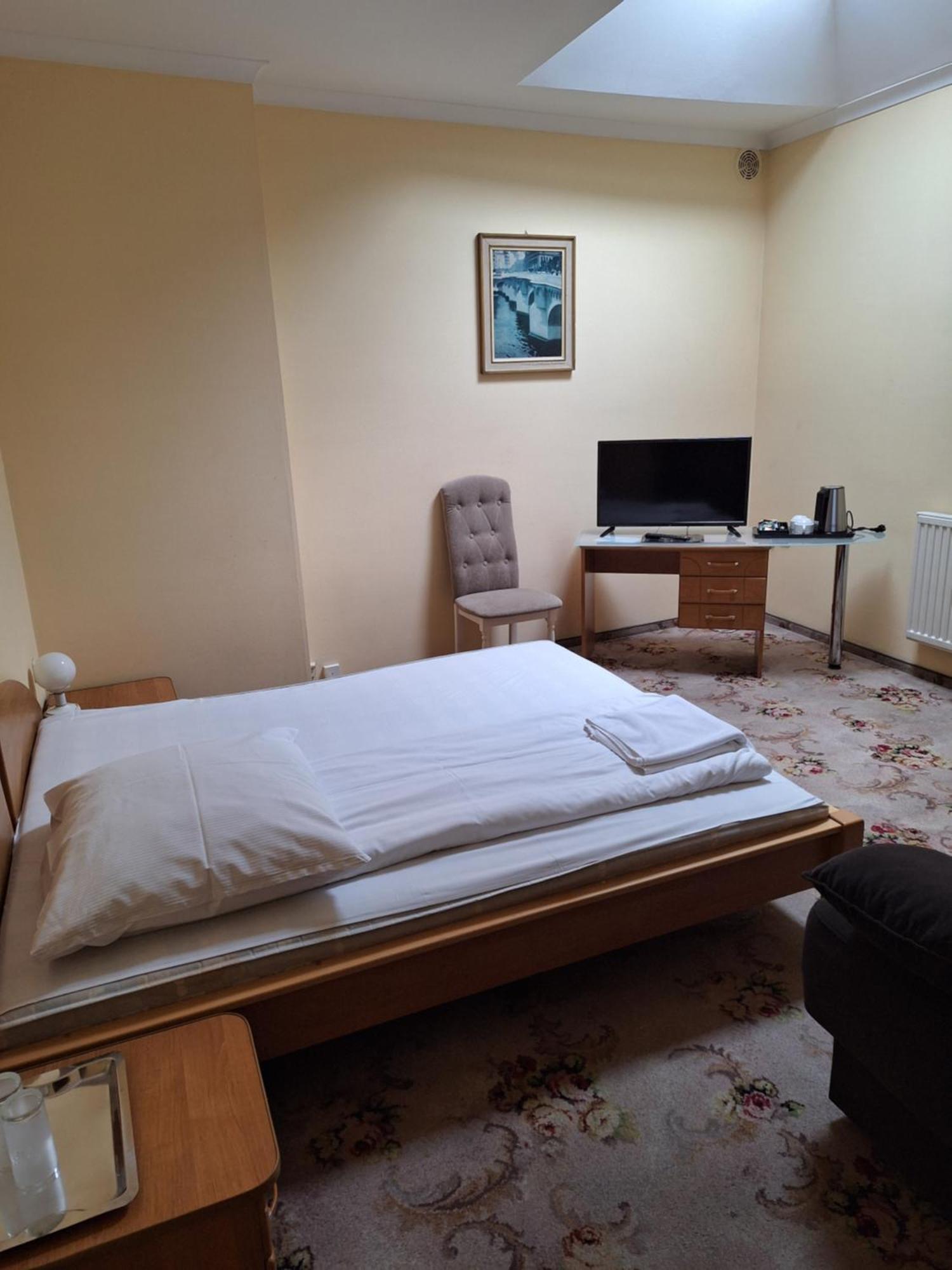Hotel Malwa Ostrow Wielkopolski Bagian luar foto