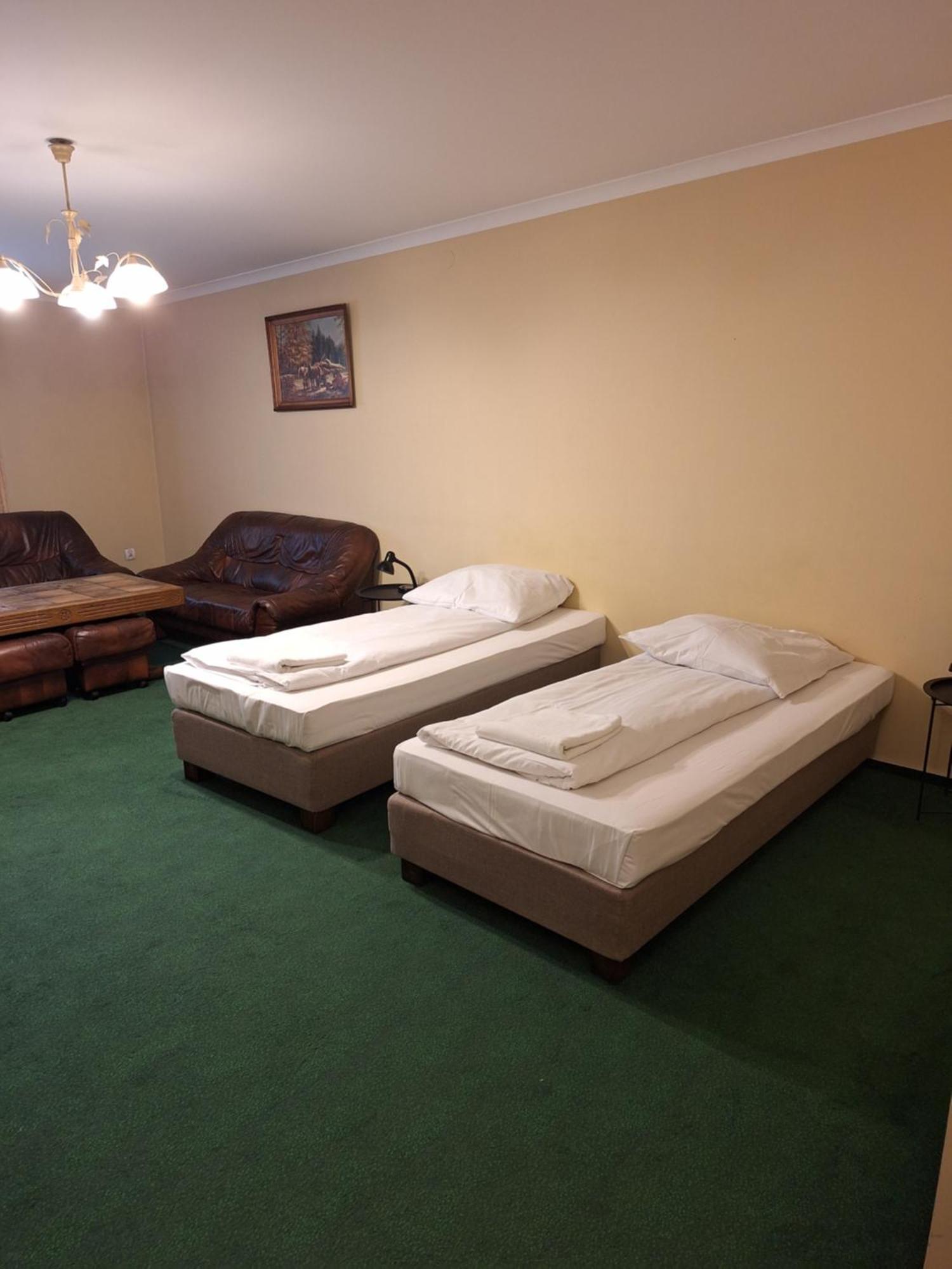 Hotel Malwa Ostrow Wielkopolski Bagian luar foto