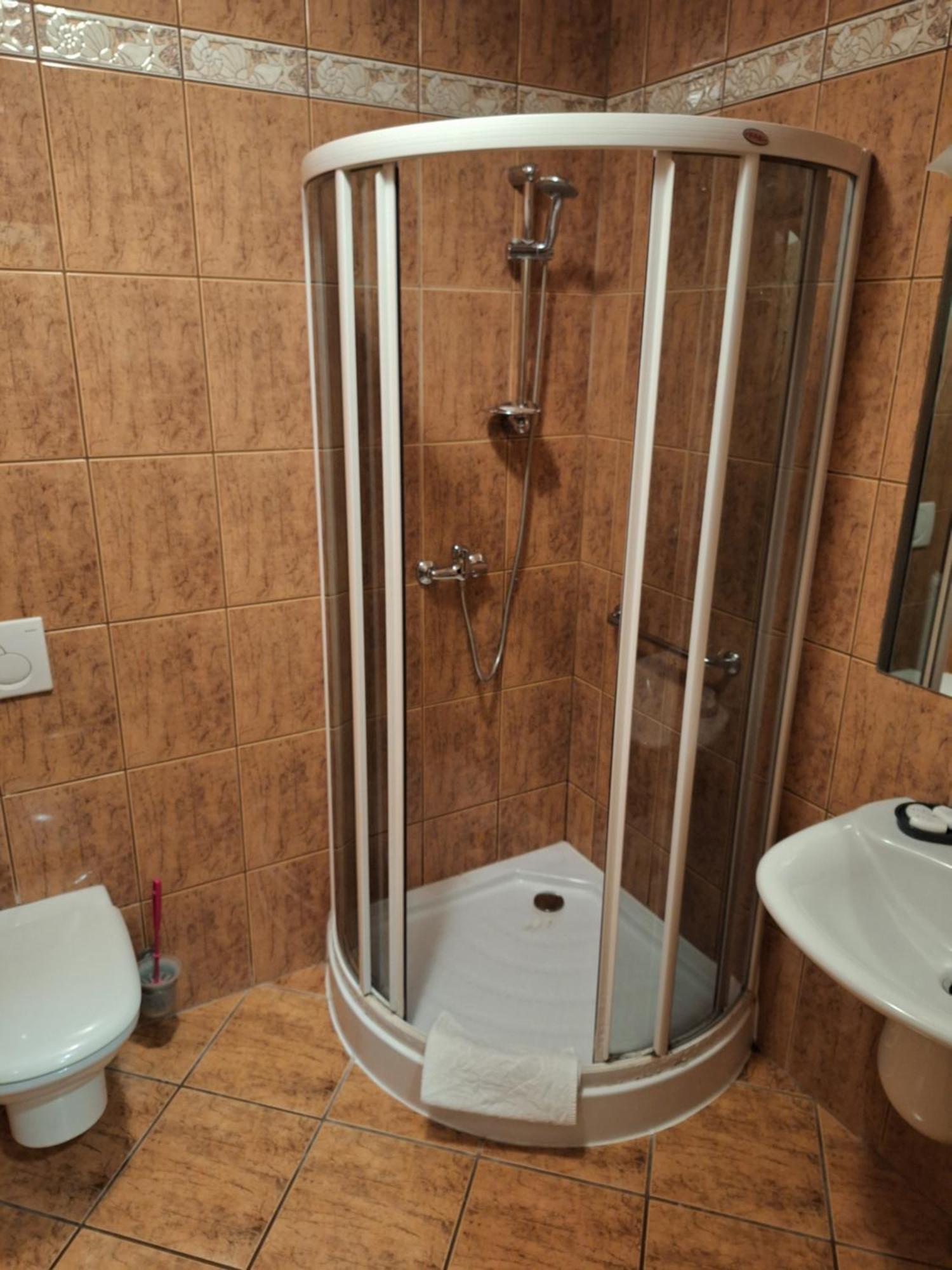 Hotel Malwa Ostrow Wielkopolski Bagian luar foto