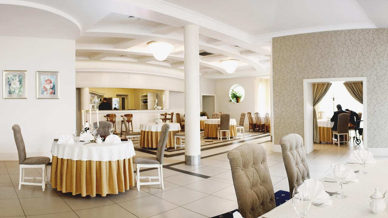 Hotel Malwa Ostrow Wielkopolski Bagian luar foto