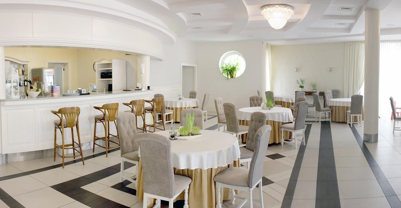 Hotel Malwa Ostrow Wielkopolski Bagian luar foto