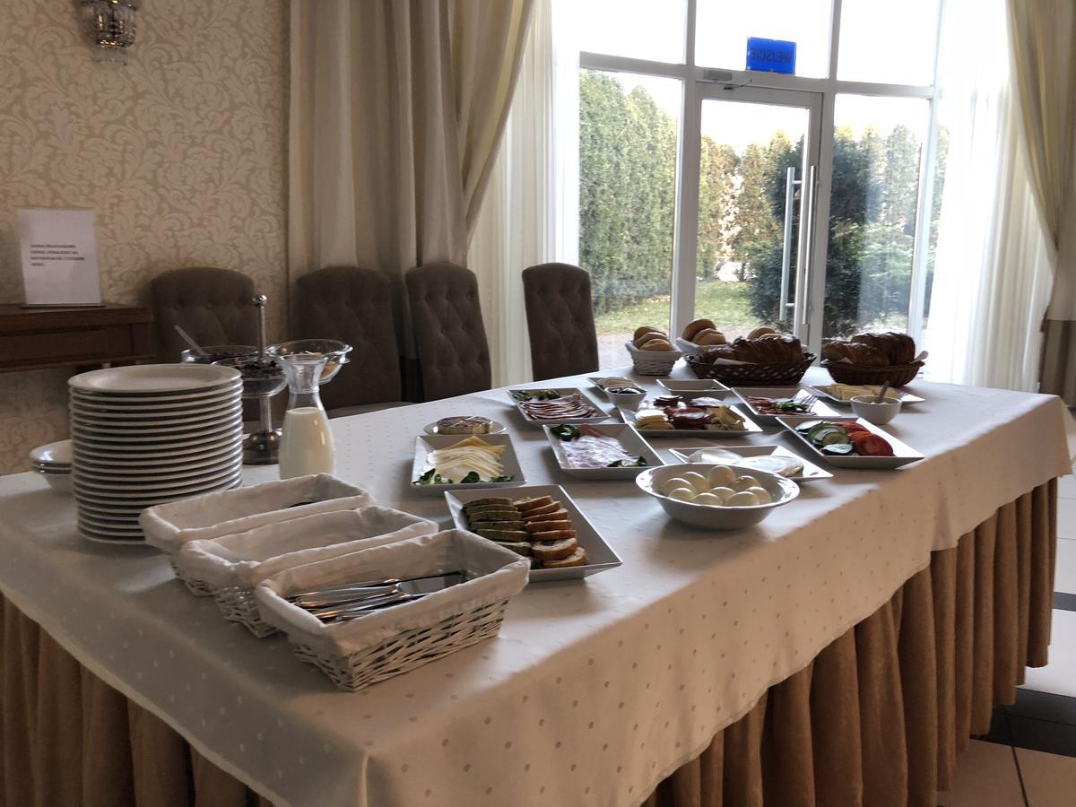 Hotel Malwa Ostrow Wielkopolski Bagian luar foto